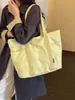 Nova Bolsa Tote Fofa de Nicho Relaxada Outono 2026, Bolsa de Ombro Estilosa Leve Casual para o Dia a Dia com Grande Capacidade