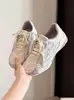 Tênis de Treino Feminino 2026 Primavera Novo Leve e Estiloso Tênis Branco Plano Corrida Casual Esportivo para Estudantes