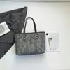 Bolso de Hombro Minimalista de Moda Estilo Coreano 2026 Nuevo Versátil Diseño para Viajes Diarios Bolso Tote Acolchado de Gran Capacidad