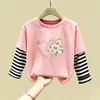 Camiseta de algodón puro para niñas, estilo patchwork, cuello redondo, manga larga, nueva colección primavera y otoño 2026, estilo fino, top versátil de dibujos animados para niños mayores