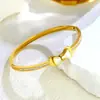 Pulsera Nueva de Moda para Mujeres Mejor Amiga Francesa Linda Doble Capa Tridimensional Imitación Concha Blanca Hebilla de Moño Pulsera de Acero de Titanio