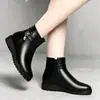 Botas Cortas de Cuero Suave Cálidas de Invierno 2026 Zapatos de Algodón Botas de Algodón Suela Suave Cálida Antideslizante Botas Engrosadas de Terciopelo Adicional para Mujer