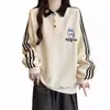 Moletom com Gola Polo Bordada de Filhote no Ombro Direito Manga Longa para Mulheres 2025 Outono Tamanho Grande mm Gordinhas Estilo Preppy Top Super Bonito