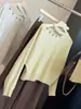 Elegante suéter de punto con un hombro, cuello halter abotonado para mujer, nueva colección de otoño, corte holgado, mangas murciélago, top pullover sin hombros