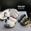Nueva colección Primavera/Otoño 2024: zapatillas sin cordones para niños, zapatillas deportivas antideslizantes, zapatillas de entrenamiento alemanas para bebés y niños pequeños, zapatos casuales de moda unisex de suela blanda