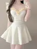 Traje de Banho Triangular Peça Única Estilo Novo 2026 para Mulheres, Esconde a Barriga e Emagrece, Roupa de Banho para Férias na Praia e Fontes Termais Atacado