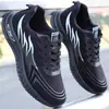 Sapatos Masculinos Daifa Primavera e Verão Couro Tênis Aquático Sapatos Casuais Masculinos Versátil Moda Tênis de Corrida Sapatos com Solado Macio