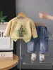 Conjunto de Dos Piezas con Sudadera con Estampado de Letras y Jeans para Niños, Estilo Coreano Casual