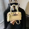 2026 Bolso Cuadrado Pequeño Nuevo Vintage de Lujo Ligero para Mujer con Colgante de Perla y Tulipan, Bolso de Mano y Bolso Cruzado con un Toque de Alta Gama para el Viaje Diario