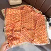 Lenço Fino Tipo Seda para Primavera e Outono com Estampa Elegante para Mulheres, Lenço Quadrado Pequeno Clássico Versátil, Lenço de Seda da Moda