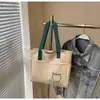 Nova Bolsa de Lona Leve Estilo Coreano de Verão com Cor Contrastante Portátil Bolsa de Ombro Casual Versátil para o Dia a Dia Bolsa Tote Simples