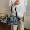 Bolso de hombro ligero y lujoso de estilo retro para mujer, con gran capacidad, un nuevo diseño 2026, un aspecto sofisticado y un estilo versátil adecuado para el uso diario