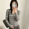Cárdigan de Punto con Cuello en V a Rayas para Mujer 2026 Otoño Nuevo Estilo Adelgazante Petite Abrigo Suéter Corto Top