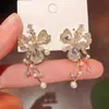 Pendientes de Flor de Diamante Completo de Lujo Ligero Estilo Palacio Nuevo Pinza de Oreja de Mariposa Pendientes de Pin de Oreja de Perla Pendientes sin Agujero Pinza de Oreja