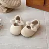 Sapatos femininos sapatos de pele estilo princesa sapatos de algodão com veludo extra laço 2026 Sapatos de inverno/outono para crianças sapatos de algodão de duas camadas para bebês