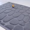 Tapete de piso de forro polar de coral al por mayor tapete de puerta con relieve de guijarro color sólido simple tapete de esponja absorbente para el baño