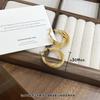 Pendientes de aro grandes con hebilla de oreja de círculo retorcido dorado, ligeros, de lujo, de metal, combinables con todo, a la moda para mujer.