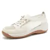 Zapatos Casuales Transpirables de Malla Color Blanco Roto para Mujer 2026 Verano Nuevos Versátiles Antideslizantes Suela Suave Superficie Suave Sandalias Deportivas de Malla