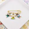 Broche Novo do Shin-chan Personalizado ins Estudante Homens e Mulheres Desenho Animado Fofo Emblema Japonês Alfinete de Roupa Decoração de Bolsa