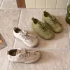 2026 Nuevos Zapatos Planos de Suela Blanda para Niñas, Zapatos de Ballet Casuales, Correa Cruzada Nicho Retro Cordón Zapatos de Entrenamiento Alemanes para Niños