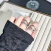 Anillo Abierto Geométrico de Líneas Entrelazadas de Múltiples Capas de Lujo Ligero y Exquisito con Diamantes, Anillo Simple Apilable Estilo Ins para Mujer