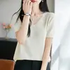 Camiseta básica de cuello en V para el día a día para primavera y verano, hecha de seda de hielo, camisa versátil de manga corta para mujer finamente elaborada con textura fresca, transpirable y elegante con detalles de ganchillo