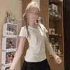 Camiseta de Manga Corta con Escote en V y Hombro Derecho Estilo Coreano para Mujer Verano 2025 Nuevo Diseño de Nicho Aspecto Adelgazante Top Corto