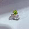 Verano 2024 nuevo anillo de plata S925 chapado en platino con incrustaciones de olivino tamaño de la piedra principal 7*9mm pequeño francés