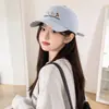 Gorra de Béisbol Bordada de Dibujos Animados Linda Estilo Coreano para Mujer Parte Superior Suave Gorra de Pico Desgastada Versátil para Adelgazar la Cara Protección Solar para Hombre