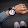Reloj Modelo Mismo Tfboys Wang Junkai Blanco y Negro Niños y Niñas Estudiantes de Secundaria Estudiantes de Secundaria Reloj de Pulsera
