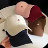 Gorra de béisbol bordada simple estilo coreano para mujer, ala ancha de verano, hace que la cara se vea más pequeña, protección solar y sombra para exteriores, gorra de pico de pato