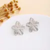 Pendientes de Flor de Amor de Acero Inoxidable Europeos y Americanos Transfronterizos Sentido de Alta Calidad Pendientes Plisados Exagerados Pendientes de Moda para Mujer Viento Frío