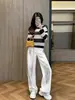 Conjunto de punto a rayas moderno y a la moda con pantalones de pierna ancha para mujer, atuendo casual deportivo de dos piezas para otoño para un look juvenil