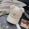 Boné de Baseball Pelúcia Urso Fofo Estilo Japonês para Mulheres, Outono e Inverno, Circunferência da Cabeça Grande, Emagrecimento do Rosto, Versátil, Quente Boné Bico de Pato
