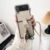 Adecuado para Influencers de Douyin, Marcas de Moda, Color Sólido Piel de Oveja Samsung Zflip 50% de Descuento Funda Plegable para Teléfono con Correa Cruzada Flip7