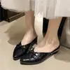 Novidade de Verão Estilo Laço Sapatos Mule Salto Médio com Bico Fechado e Design Meio Chinelo para Mulheres, Sandálias Rasteirinhas Slip-On Retrô Estilo Francês