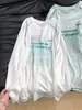 Camiseta branca de manga longa estilo americano com proteção solar para mulheres, nova coleção de verão 2026, saída de praia leve com proteção solar, top de corte solto e modelador