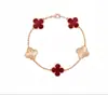 Pulseira de Alto Padrão V-Gold de Precisão CNC com Trevo de Quatro Folhas e Cinco Flores, com Ágata Vermelha Natural e Madrepérola Branca, Banhada a Ouro Rosé 18K