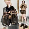Mocassins de couro com cadarço femininos, novo modelo da primavera 2026, sola grossa, versáteis, estilo faculdade britânica, mocassins JK retrô