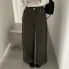 Foto real de los nuevos jeans de color liso de corte holgado, estilo vintage lavado de alta gama para mujer, de Dongdaemun, Corea, otoño 2026