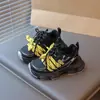 Zapatillas gruesas para niñas, nuevo estilo otoño e invierno 2025, medianas y grandes, antideslizantes, zapatillas deportivas para niños, con felpa, cálidas, para bebé niña, dos zapatillas de algodón