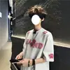Camiseta de manga corta con bordado de letras americanas retro flockeado para hombre, marca de moda de alta calle de verano, corte holgado para adolescentes y parejas