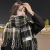 Bufanda Nueva de Estilo Vintage Otoño e Invierno de Cachemira Sintética para Mujer, Calentador de Cuello Versátil a Cuadros, Chal Engrosado y Cálido, Venta al por Mayor