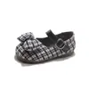 Sapatos de couro com laço para meninas, nova coleção primavera/outono 2026, sapatos Mary Jane modernos e versáteis, sapatos de princesa xadrez, da moda