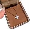 Electrochapado en Oro Real, Popular Collar de Trébol de Cuatro Hojas Brillante con Pedrería de Xiaohongshu, Cadena para Clavícula de Moda Elegante de Lujo Ligero para Mujer