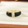 Anillo de Esmalte con Pedrería Estilo Vintage, Disponible en Múltiples Colores, Anillo Chapado en Oro, Anillo Versátil de Dedo Índice de Lujo Ligero de Nicho