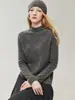 Suéter de estilo minimalista 100% cachemira pura para mujer, con cuello alto, mangas largas, un diseño ligero y elegante, perfecto para usar en capas y mantenerse abrigada.