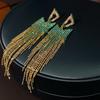 Brincos de Pino Banhados a Prata com Acabamento Robusto, Strass Verdes da Moda, Design de Franja, Formato Geométrico Elegante, Brincos de Franja Longos Exagerados, Pingentes de Orelha Longos