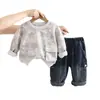 Ropa Informal y Cómoda de Otoño 2025 para Niños, Traje de Dos Piezas con Bolsillos de Solapa Estéreo y Mangas Largas, Traje de Dos Piezas con Mangas Largas para Niños