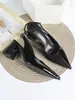 Sandálias Fechadas Marrons de Salto Grosso Estilo Europeu e Americano para Comércio Exterior Transfronteiriço, Bico Fino em Couro Macio, Sapatos de Salto Alto Abertos no Bico Estilo Retrô Francês